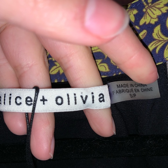 Alice & Olivia Prija Mandarin-Collar Flare-Sleeve Blouse –– NWT - Picture 13 of 17